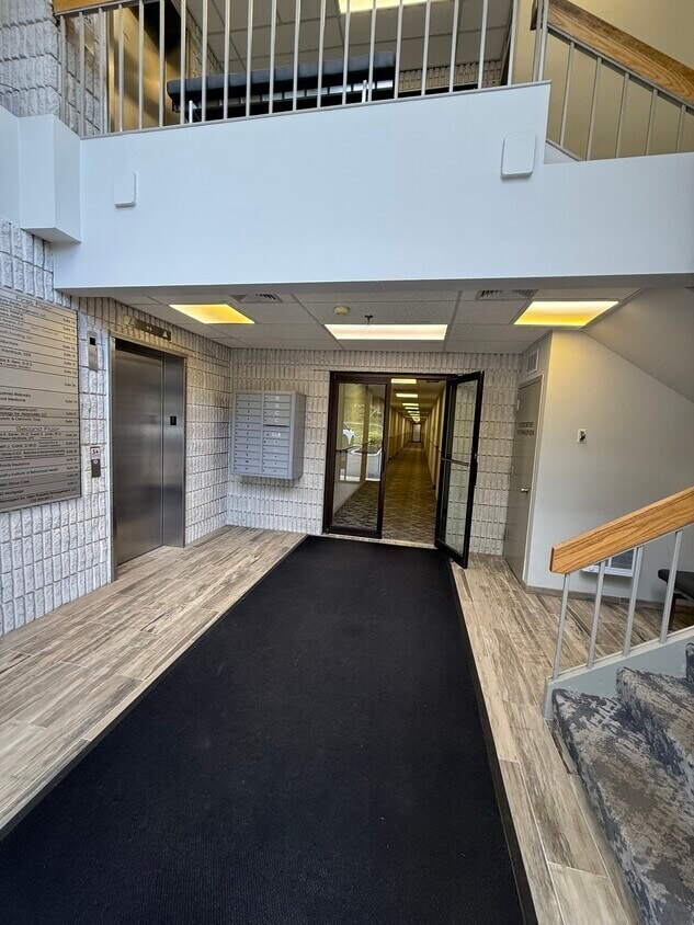 225 Gordons Corner Rd, Manalapan Township, NJ for lease Interior Photo- Image 1 of 32