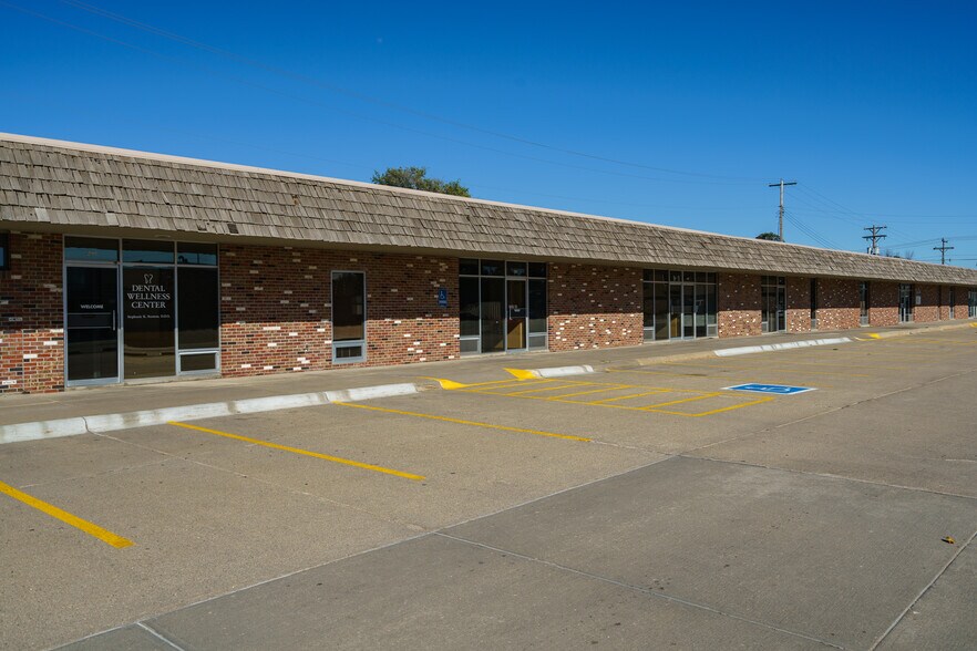 1105 S 13th St, Norfolk, NE à louer - Photo du bâtiment - Image 1 de 5