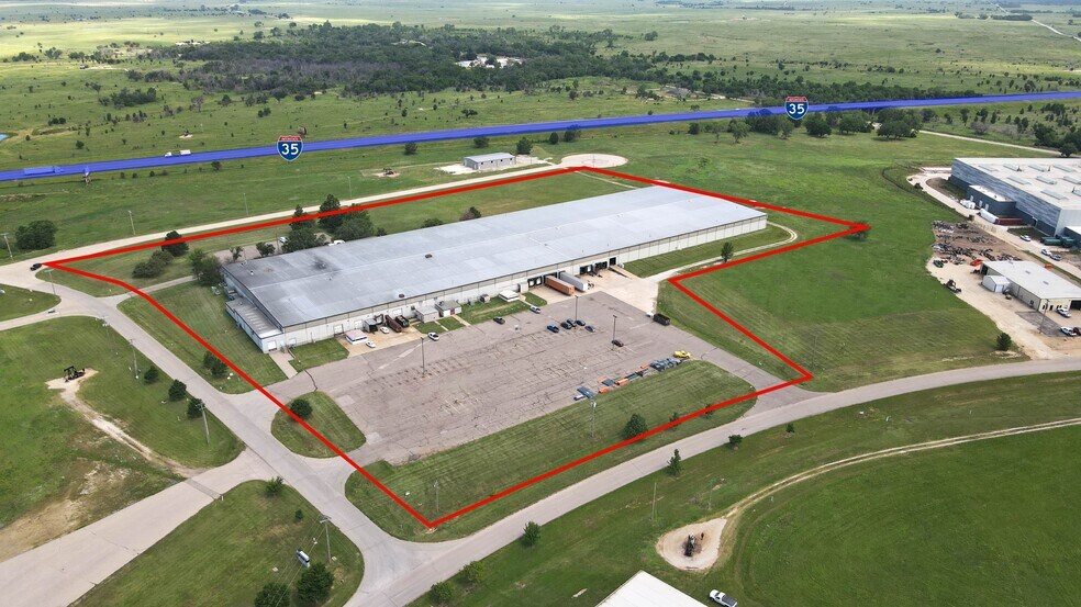 2400 Pioneer Dr, El Dorado, KS à louer - Photo du bâtiment - Image 2 de 6