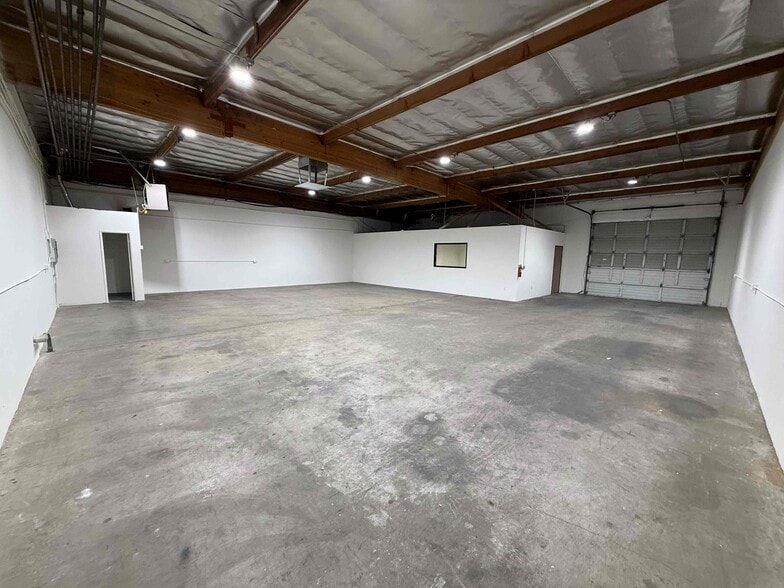 8100-8110 Remmet Ave, Canoga Park, CA for lease - Building Photo - Image 3 of 8