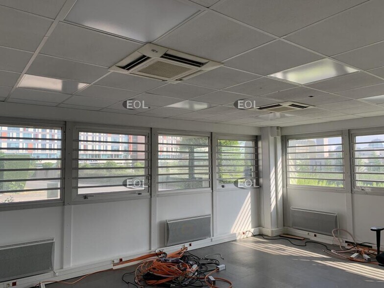 Industrial in Massy for lease - Interior Photo - Image 2 of 3