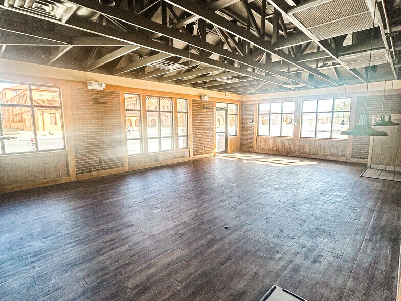 2109 19th St, Lubbock, TX à louer - Photo du bâtiment - Image 2 de 5