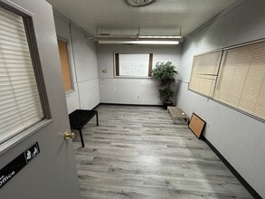 111 E Broad St, South Whitley, IN for sale Interior Photo- Image 1 of 7