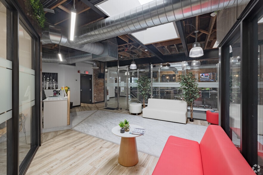 135 N Old Woodward Ave, Birmingham, MI for lease - Lobby - Image 3 of 17