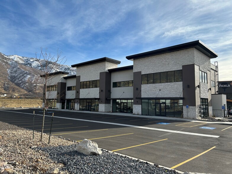 6696 S 2500 E, Uintah, UT for lease - Building Photo - Image 1 of 3