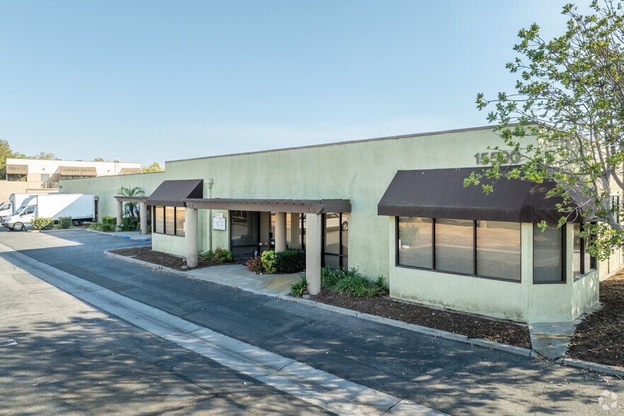 15500 Rockfield Blvd, Irvine, CA for lease - Primary Photo - Image 1 of 5