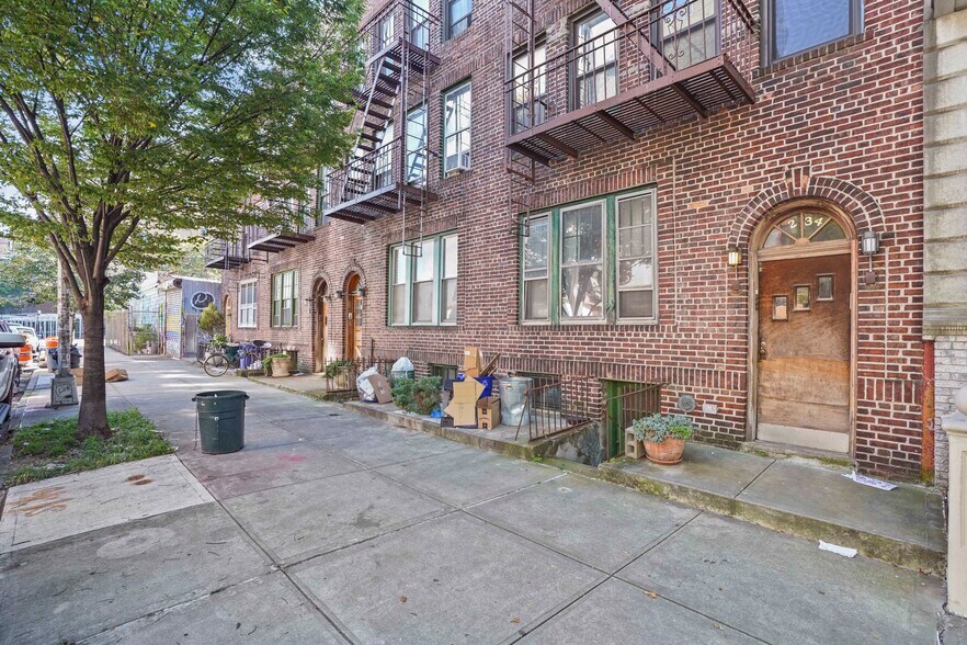 Powers St, Brooklyn, NY à vendre - Photo du bâtiment - Image 2 de 40