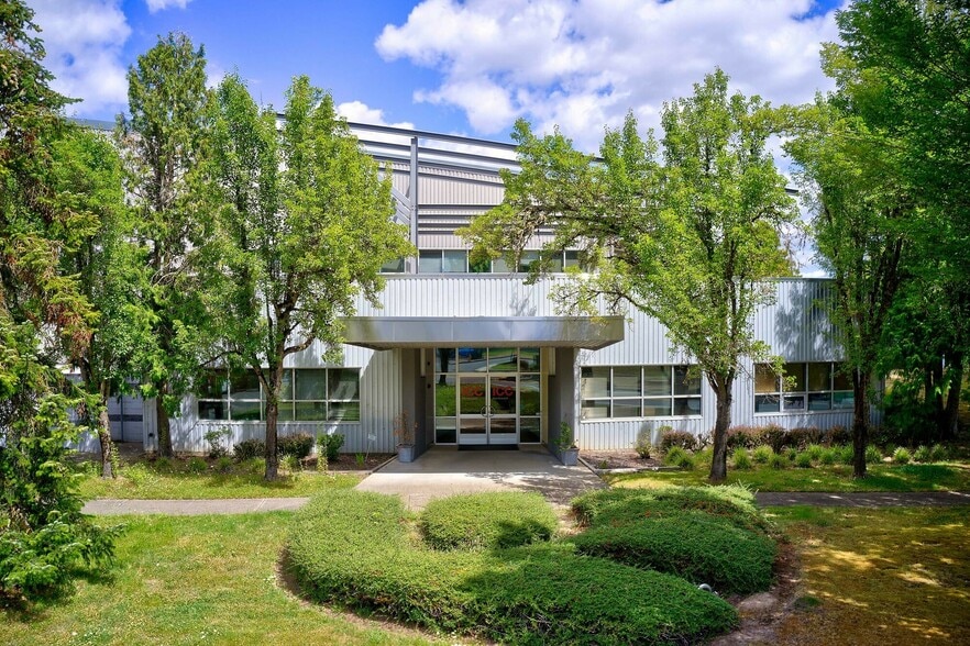 390 S Redwood St, Canby, OR for sale - Building Photo - Image 3 of 11