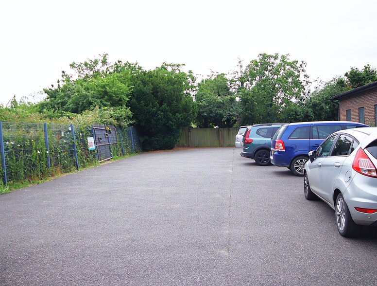 Green Porch Close, Sittingbourne for lease - Building Photo - Image 2 of 2