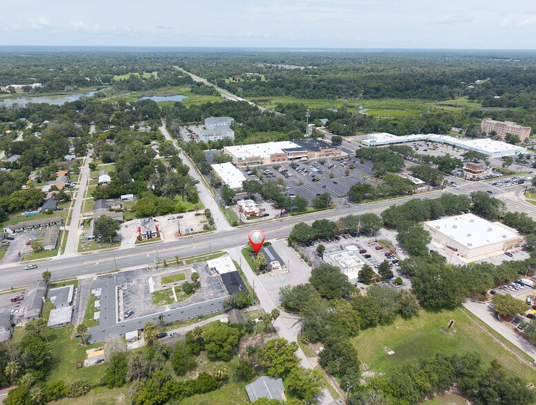 1403 N Woodland Blvd, Deland, FL à vendre - Photo du bâtiment - Image 2 de 4