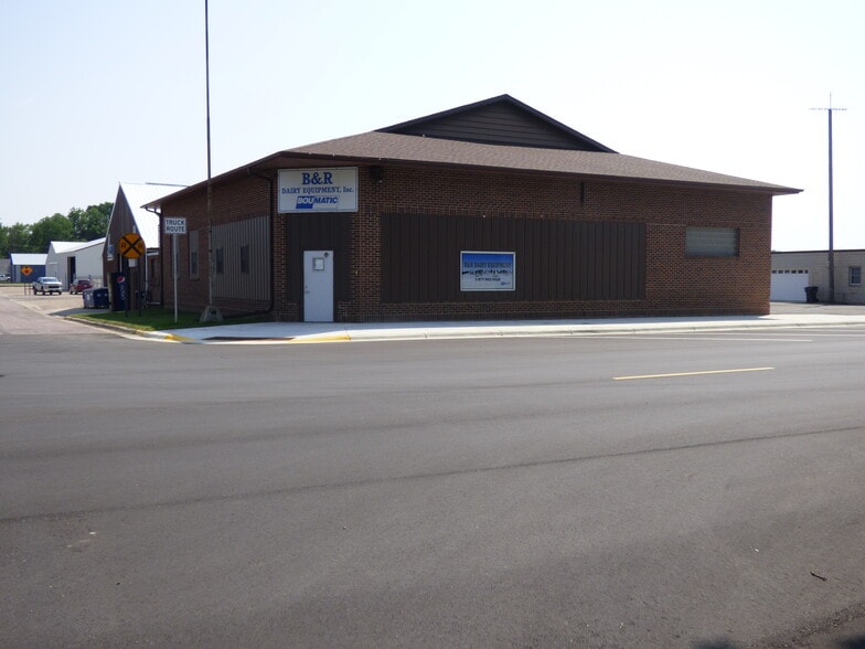 106 N Renville St, Winthrop, MN for sale - Building Photo - Image 1 of 14