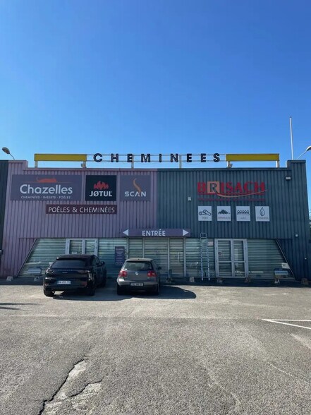 Commerce de détail dans Saint-Bonnet-de-Mure à louer - Photo du bâtiment - Image 1 de 3