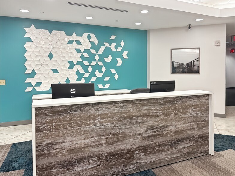 1221 Brickell Ave, Miami, FL à louer - Photo du bâtiment - Image 2 de 14