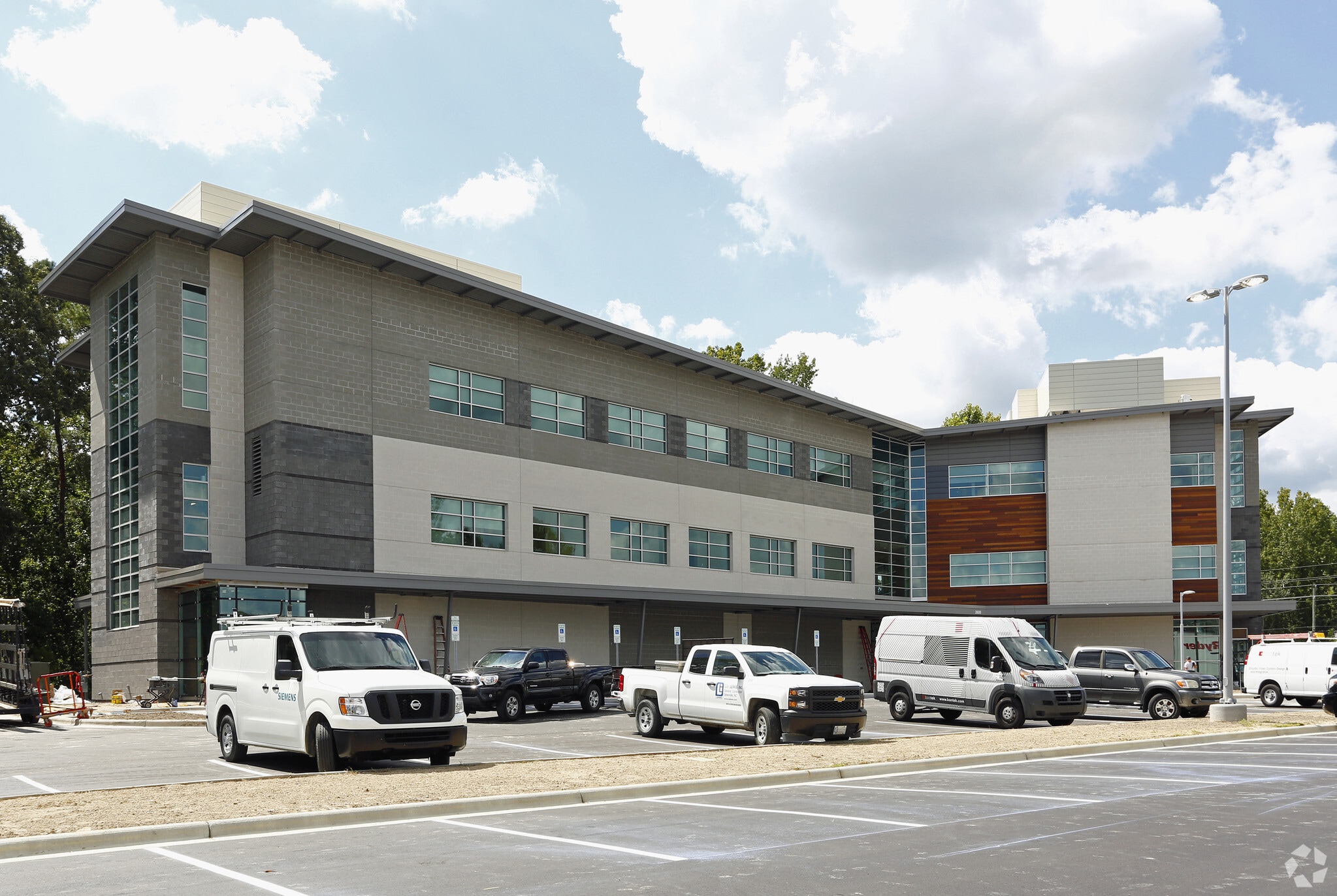 2600 W Arlington Blvd, Greenville, NC for lease Primary Photo- Image 1 of 3