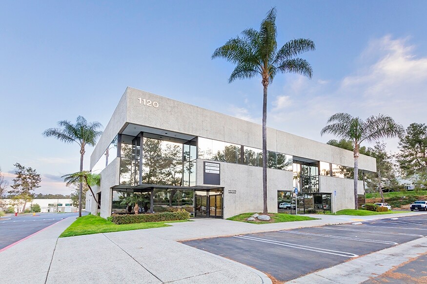 1120 Sycamore Ave, Vista, CA à louer - Photo du bâtiment - Image 3 de 6