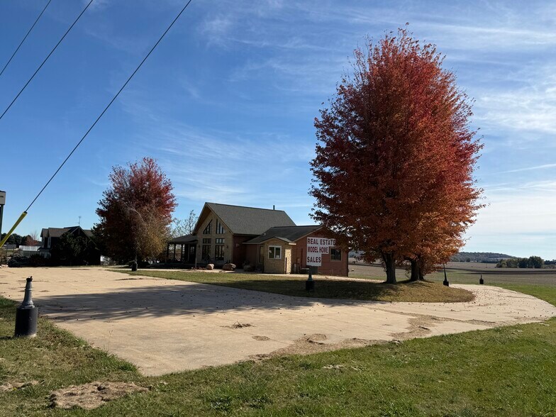 11379 US Highway 20 E, Stockton, IL à vendre - Photo du bâtiment - Image 3 de 56