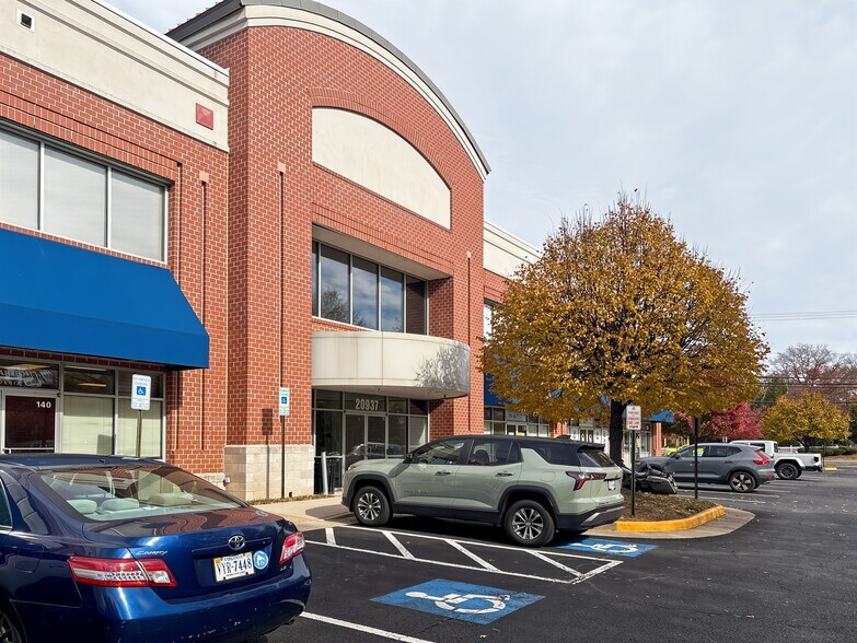 20937 Ashburn Rd, Ashburn, VA à louer - Photo principale - Image 1 de 19