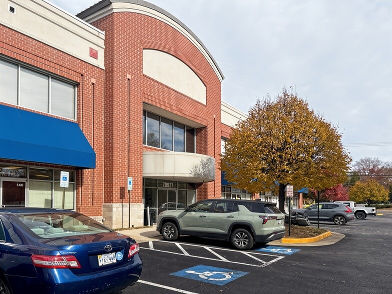 20937 Ashburn Rd, Ashburn, VA for lease - Primary Photo - Image 1 of 19