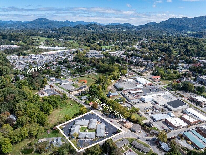 367-400 Dellwood Rd, Waynesville, NC à vendre - Photo du bâtiment - Image 3 de 20