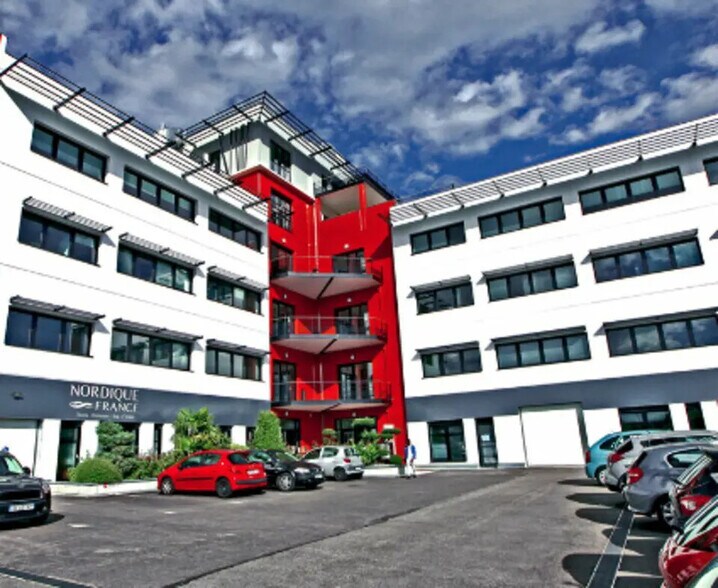 Bureau dans Saint-Priest à louer - Photo du bâtiment - Image 3 de 18
