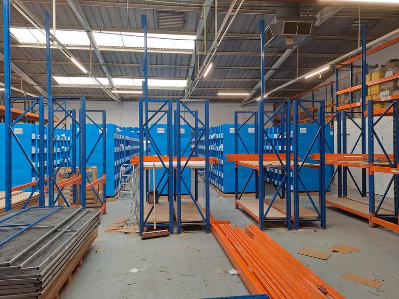 Bessemer Dr, Stevenage for lease - Building Photo - Image 3 of 4