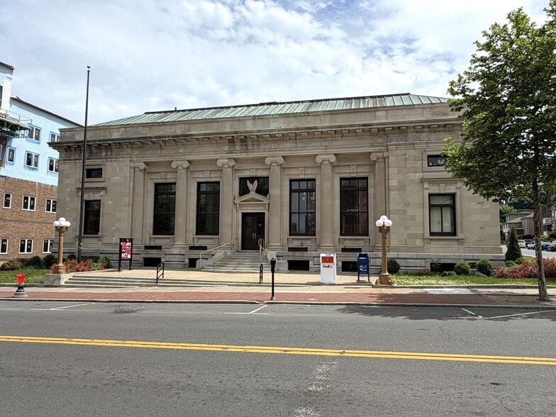 114 W Main St, New Britain, CT à louer - Photo du bâtiment - Image 1 de 1