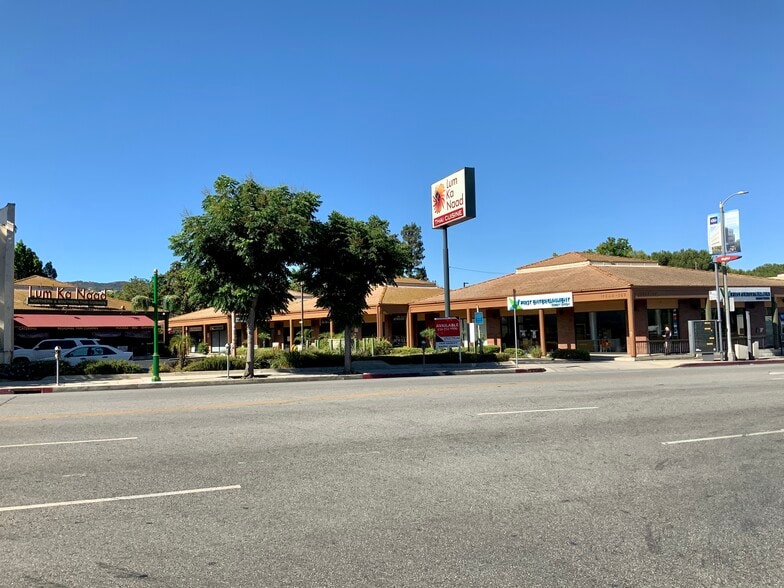 17648-17656 Ventura Blvd, Encino, CA for lease - Building Photo - Image 2 of 29