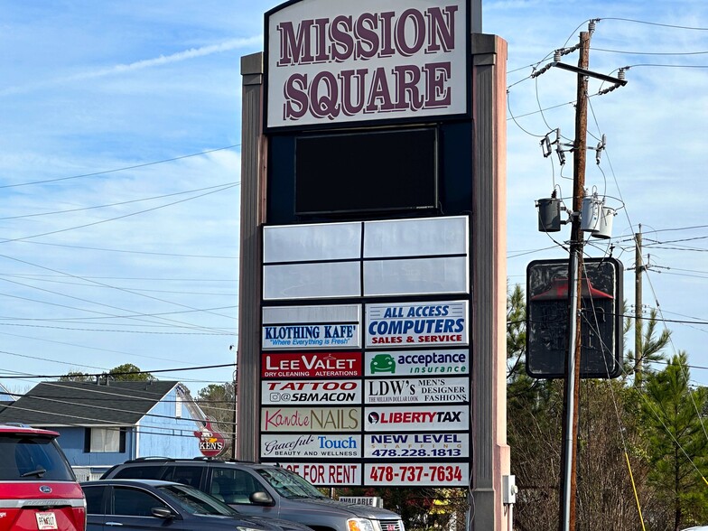 3706 Mercer University Dr, Macon-Bibb, GA à louer - Photo du bâtiment - Image 2 de 8