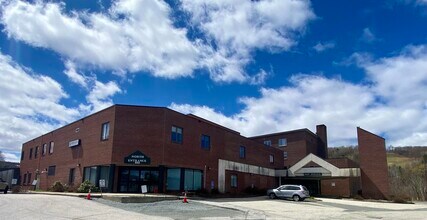 260-262 Cottage St, Littleton, NH for lease Interior Photo- Image 1 of 7