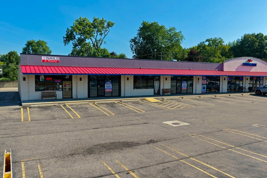 28400-28422 5 Mile Rd, Livonia, MI for lease - Building Photo - Image 2 of 5