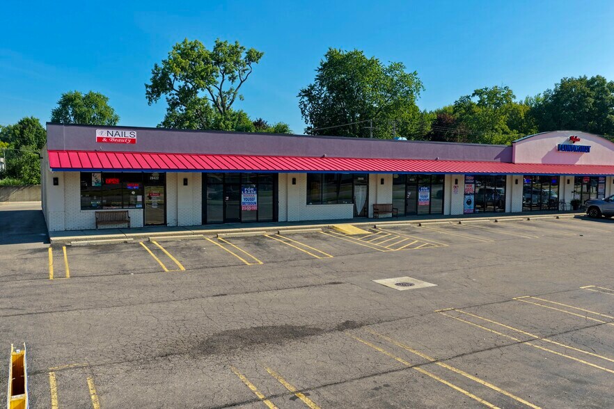 28400-28422 5 Mile Rd, Livonia, MI à louer - Photo du bâtiment - Image 2 de 5