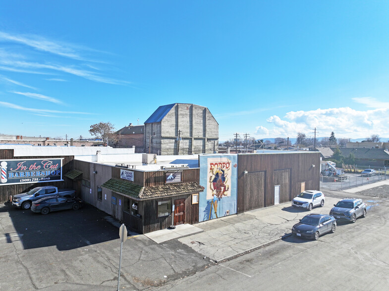 220 W 1st Ave, Toppenish, WA for sale - Building Photo - Image 1 of 1