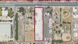 Plus de détails pour 17503 Slover Ave, Bloomington, CA - Terrain à louer