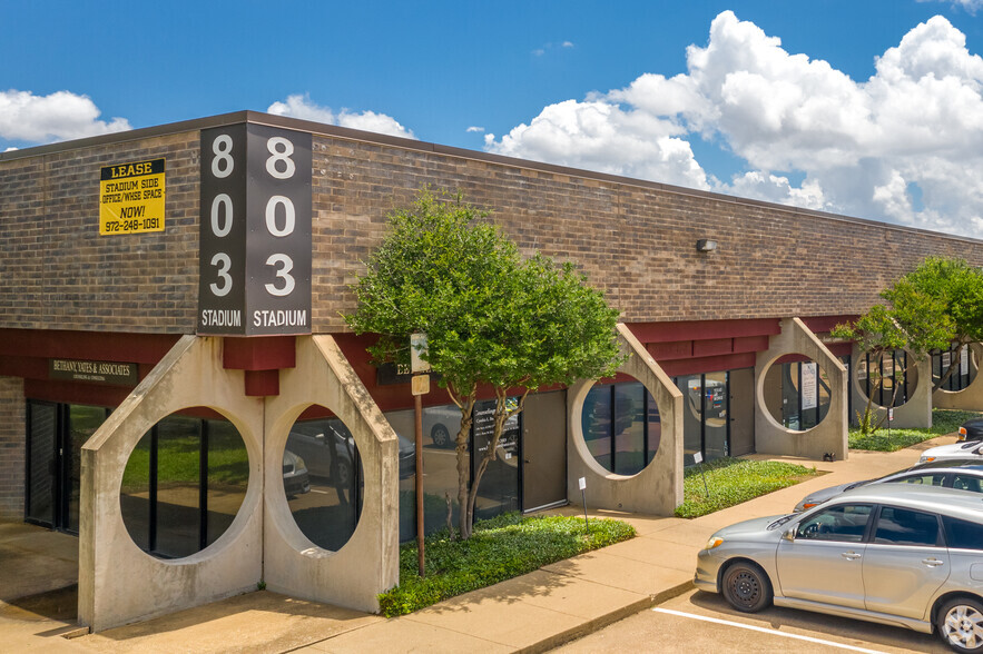 801-803 Stadium Dr, Arlington, TX for lease - Primary Photo - Image 1 of 8