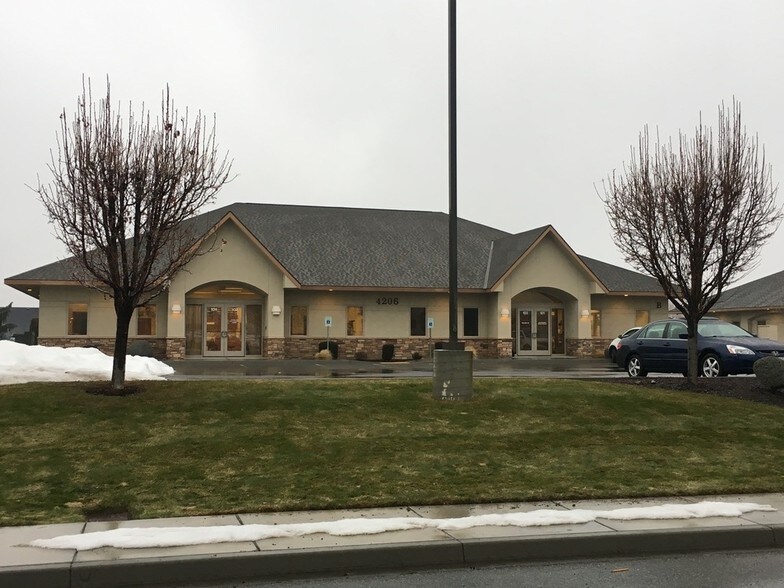 4206 W 24th Ave, Kennewick, WA à louer - Photo du bâtiment - Image 3 de 3