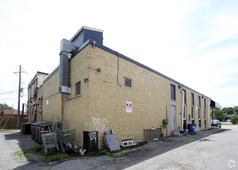 308-318 Painted Post Dr, Toronto, ON for lease - Building Photo - Image 3 of 3