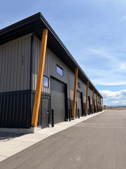 4962 S 3300 W, Rexburg, ID à louer - Photo du bâtiment - Image 3 de 26