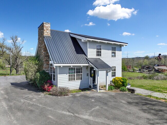 Plus de détails pour 243 Old Highway 5 S, Ellijay, GA - Bureau à vendre