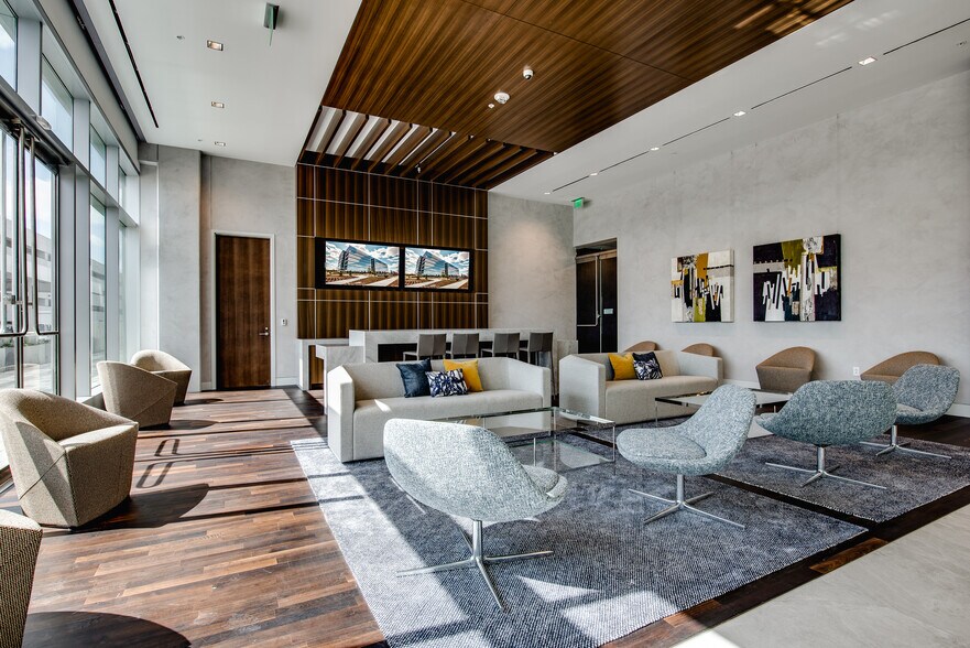 6160 Warren Pky, Frisco, TX à louer - Photo du bâtiment - Image 2 de 17