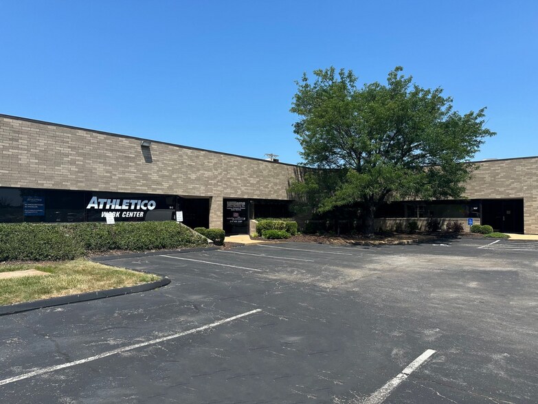 893-913 Bolger Ct, Fenton, MO à louer - Photo du bâtiment - Image 2 de 5