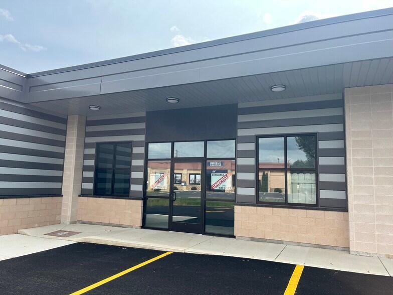 110 S Sporting Hill Rd, Mechanicsburg, PA à louer - Photo du bâtiment - Image 2 de 3