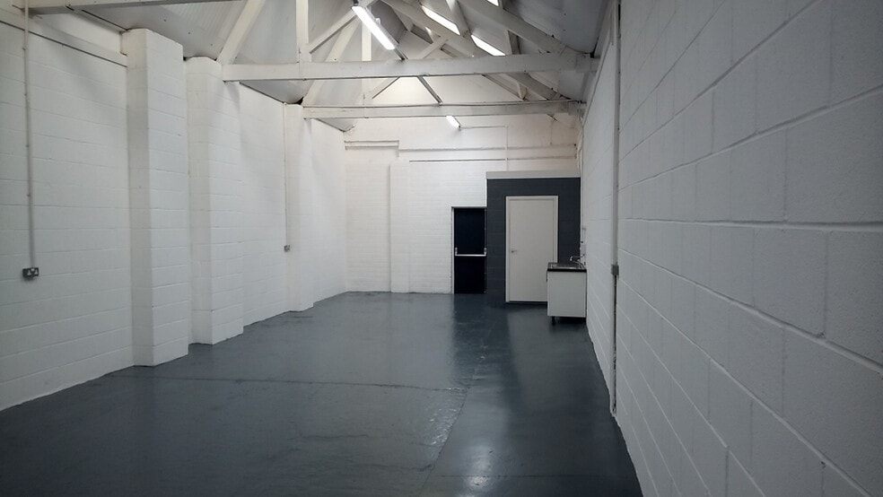 Clonmel Road Business Stirchley Birmingham Road, Birmingham for lease - Building Photo - Image 2 of 12