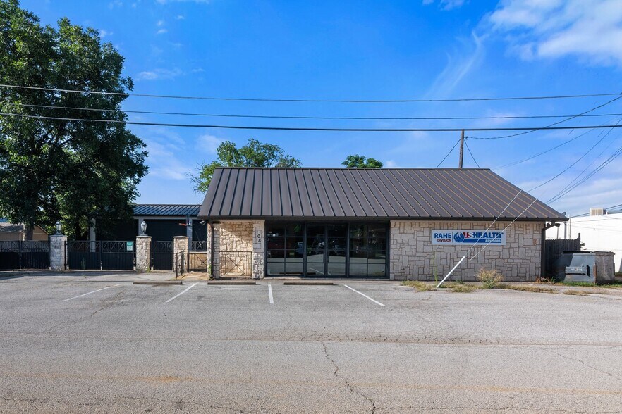 108 E Hill St, Keller, TX à vendre - Photo du bâtiment - Image 1 de 7