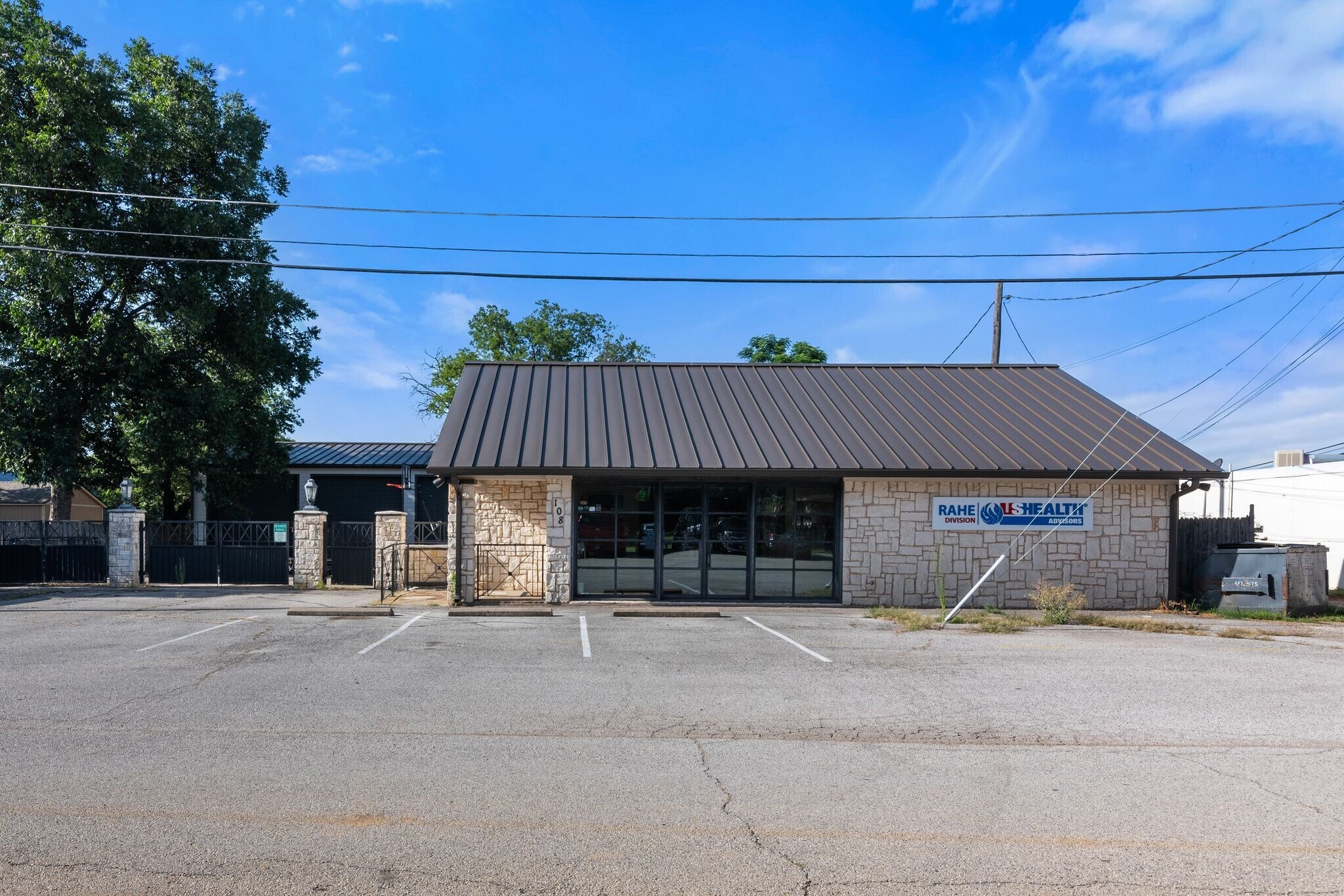 108 E Hill St, Keller, TX à vendre Photo du bâtiment- Image 1 de 8