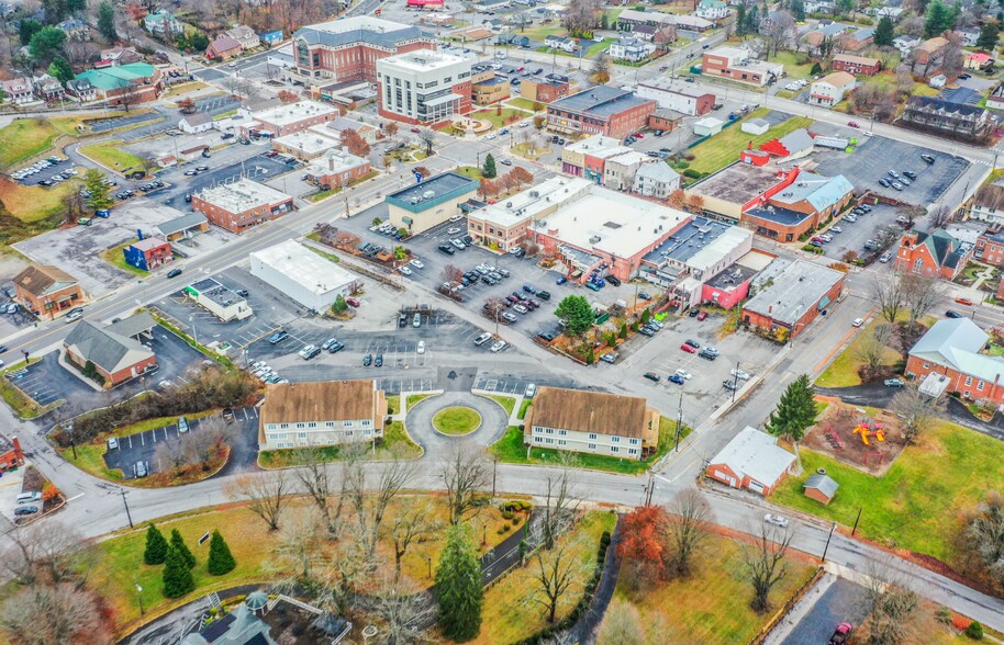 90 College St, Christiansburg, VA à louer - Photo du bâtiment - Image 3 de 4