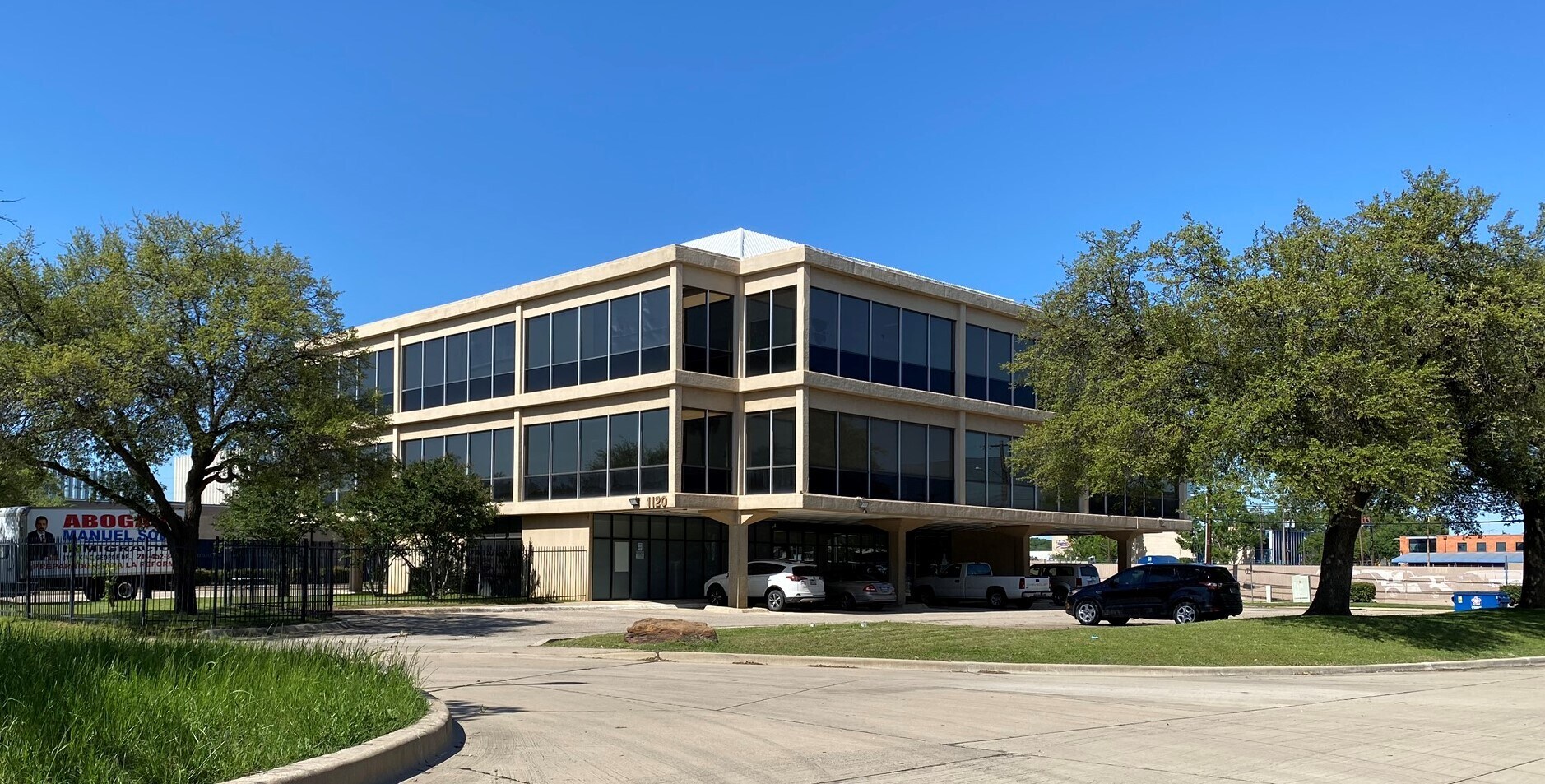 1120 Empire Central Pl, Dallas, TX for lease Building Photo- Image 1 of 9