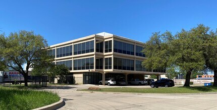 1120 Empire Central Pl, Dallas, TX for lease Building Photo- Image 1 of 9