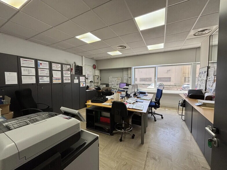 Office in Montreuil for lease - Building Photo - Image 3 of 20