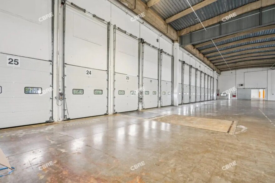 Office in Lisses for lease - Interior Photo - Image 2 of 14