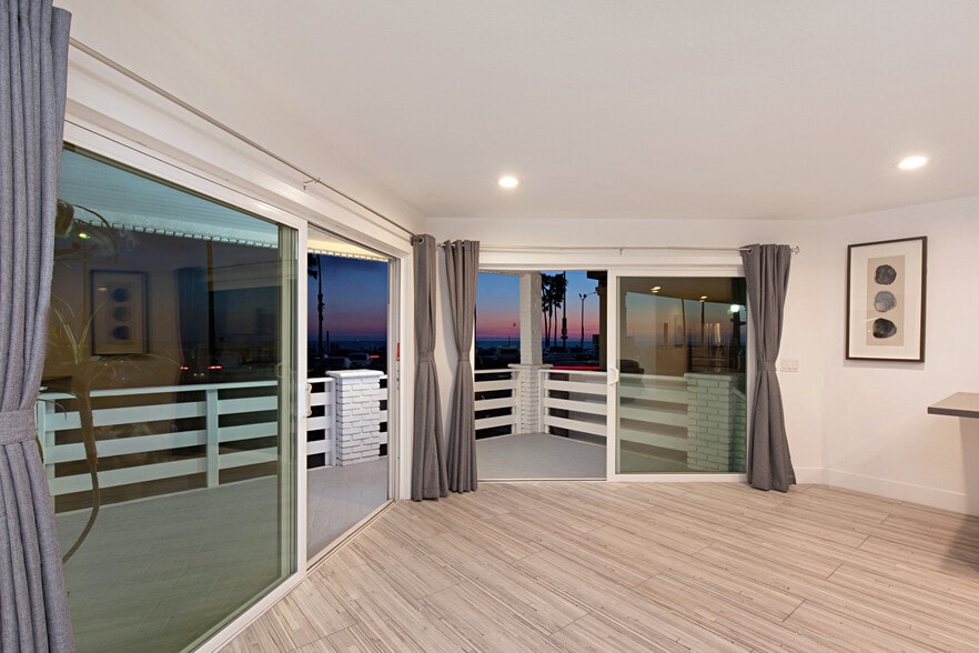 2212 W Oceanfront, Newport Beach, CA for sale - Building Photo - Image 2 of 40